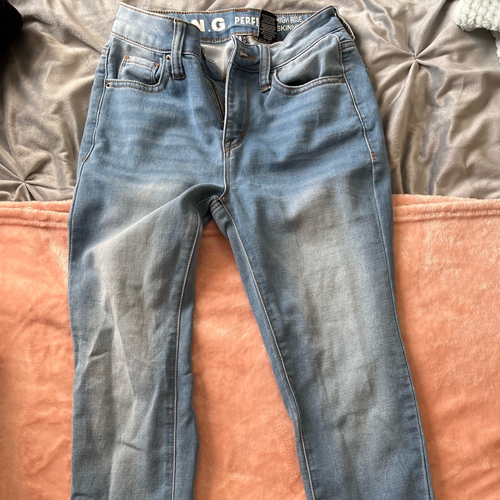 light washed skinny jeans